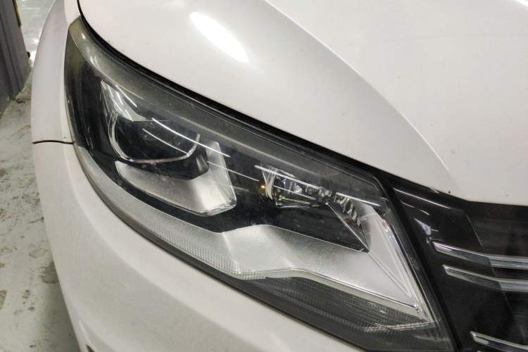 Used Volkswagen Tiguan 2013 1.8 TSI Automatic Two-Wheel Drive Comfort Edition Right Front Headlight