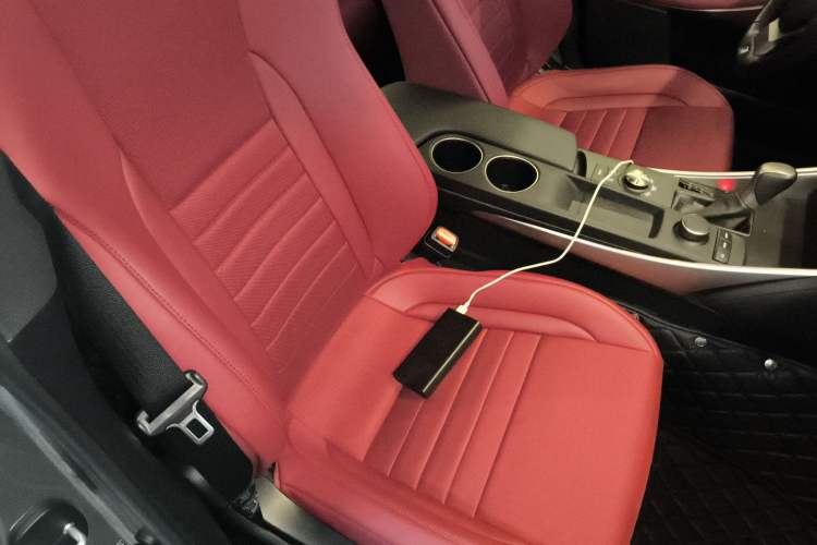 Used Lexus IS 2015 200t F SPORT
