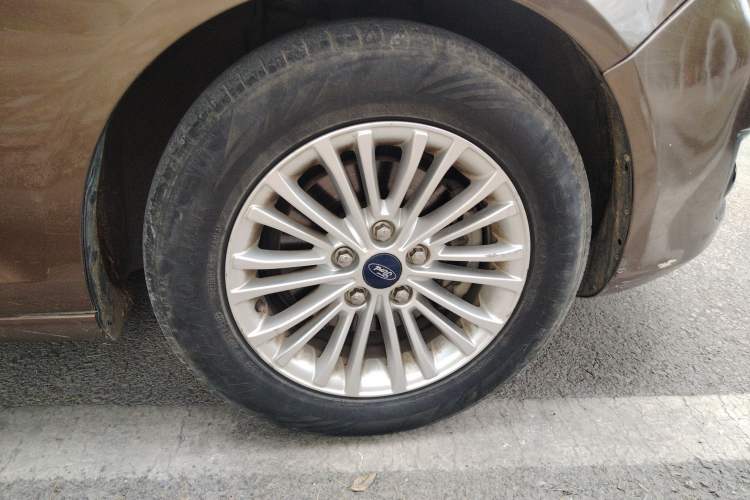 Used Ford Escort 2017 1.5L Automatic Comfort Model Right Front Wheel Hub