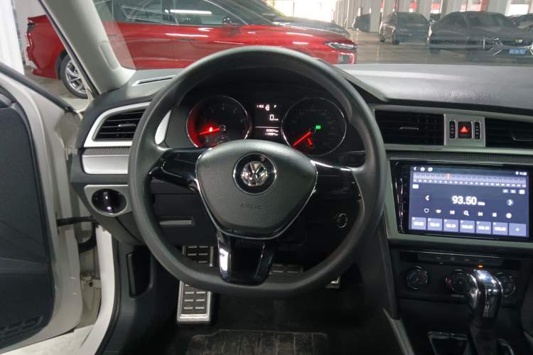 Used Volkswagen Lamando 2015 230TSI DSG Fashion Edition