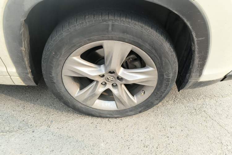 Used Toyota Highlander 2018 2.0T Four-Wheel Drive Luxury Edition 7 Seats China V Emission Standard
