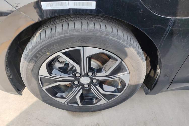 Used Hongqi E-QM5 2021 Charging Version Flagship Edition Left Front Wheel Hub