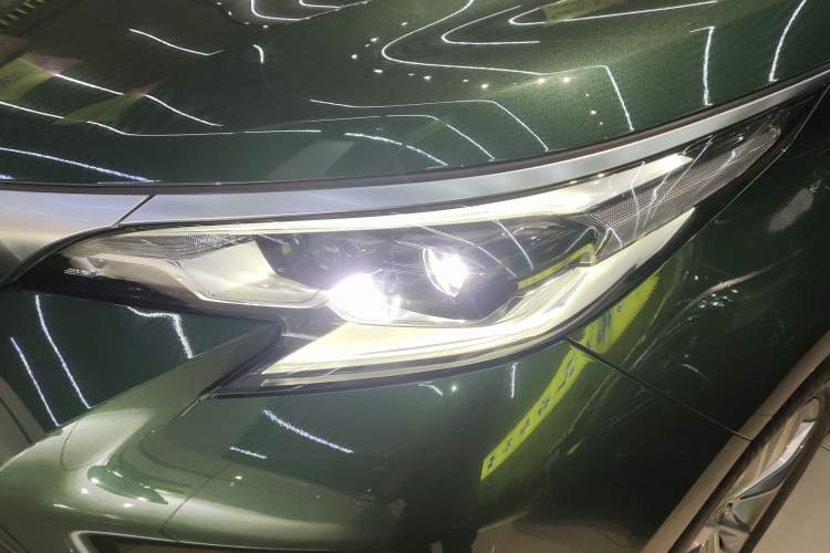 Used Toyota Sienna 2021 2.5L Hybrid Platinum Edition
