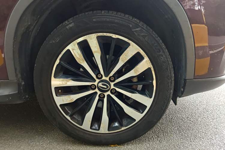 Used GAC Trumpchi GS4 2017 235T Automatic Two-Wheel Drive Luxury Smart Connectivity Version Right Front Wheel Hub