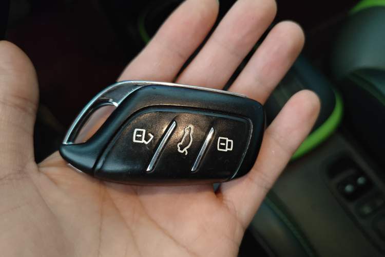 Used Roewe Clever 2021 302 km New Four-Seater Super-Efficient Version
