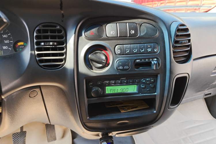 Used JAC Refine 2015 2.0L Shuttle Gasoline Long-Wheelbase Standard Version HFC4GA3-3D