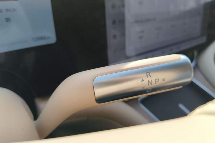 Used Hima AITO M9 2025 Extended-Range Ultra Version 52 kWh 6-Seater Gear Lever