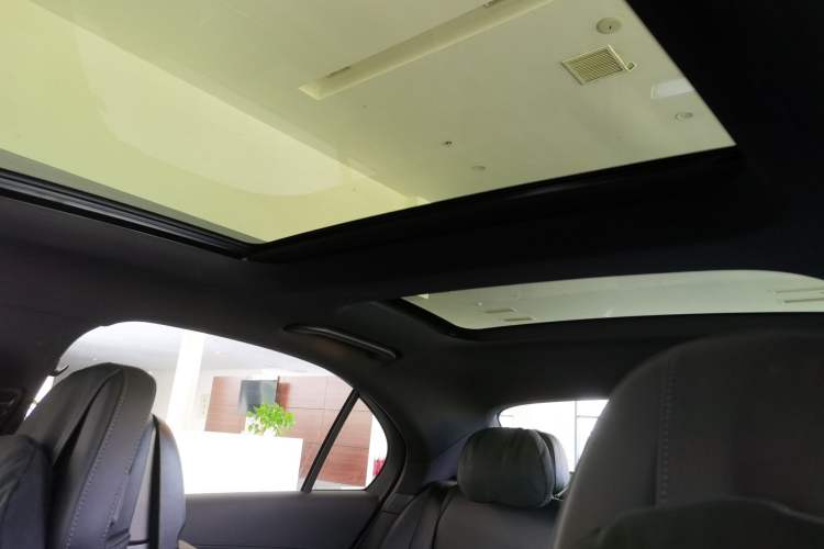 Used Mercedes-Benz C-Class 2024 Facelifted C-Class 260 L Night Edition Sports Version Headliner