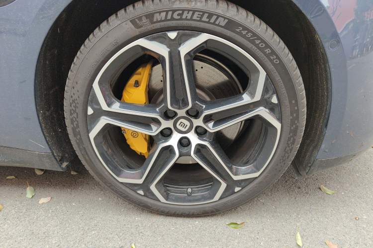 Used Xiaomi Auto SU7 2024 Rear-Drive Long-Range Intelligent Driving Version Right Front Wheel Hub