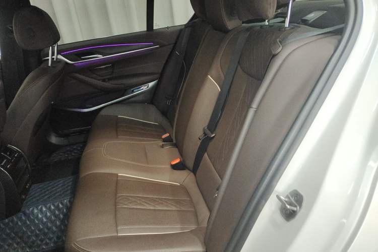 Used BMW 5 Series 2022 Second Facelift 530Li Leading Edition M Sport Package Left Rear Seat