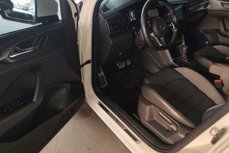 Used Volkswagen Tharu 2020 280TSI Two-Wheel Drive R-Line China VI Standard
