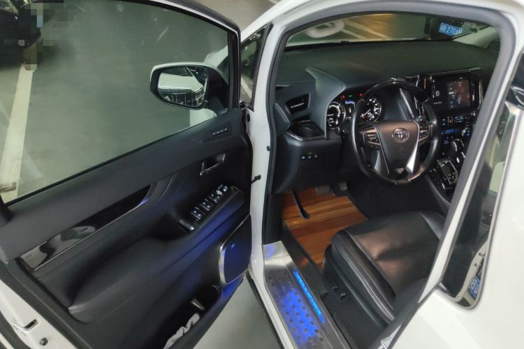 Used Toyota Vellfire 2020 Dual-Engine 2.5L HV Luxury Edition
