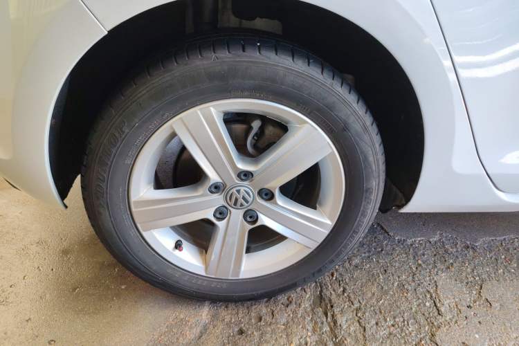 Used Volkswagen Golf 2016 1.6L Automatic Comfort Model Right Rear Wheel Hub