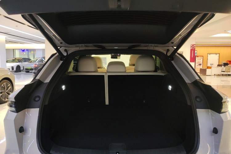 Used Li Auto i6 2025 Model Two-Wheel-Drive Standard Type Trunk