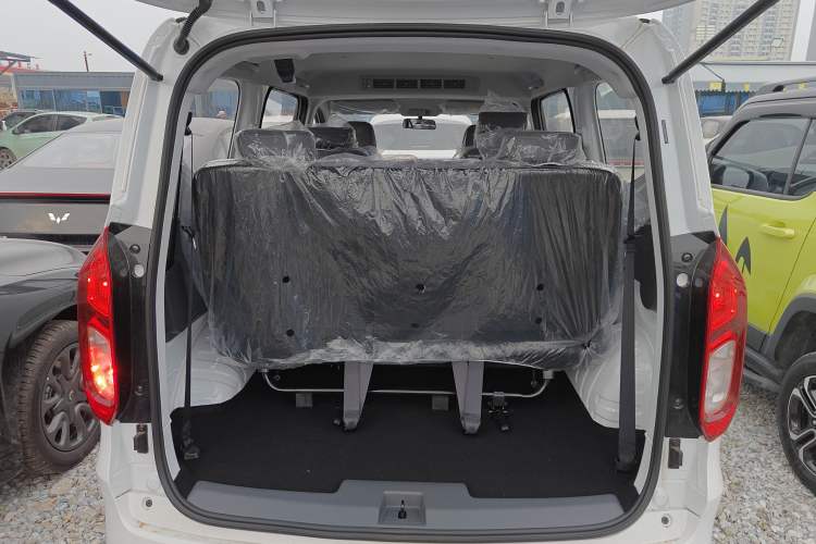 Used Wuling Hongguang New Energy 2025 Extended-Range Hybrid 50KM Comfort Version
