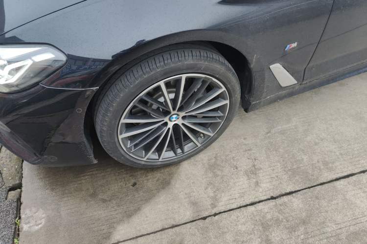 Used BMW 5 Series 2023 Restyled 530Li Leading Edition M Sport Package Exterior 4