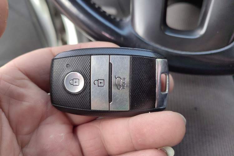 Used Kia Sportage R 2015 2.0L Automatic Two-Wheel Drive DLX Model