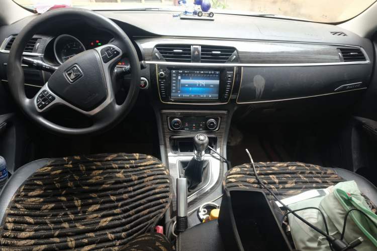 Used Zotye T600 2014 1.5T Manual Luxury Model Center Console