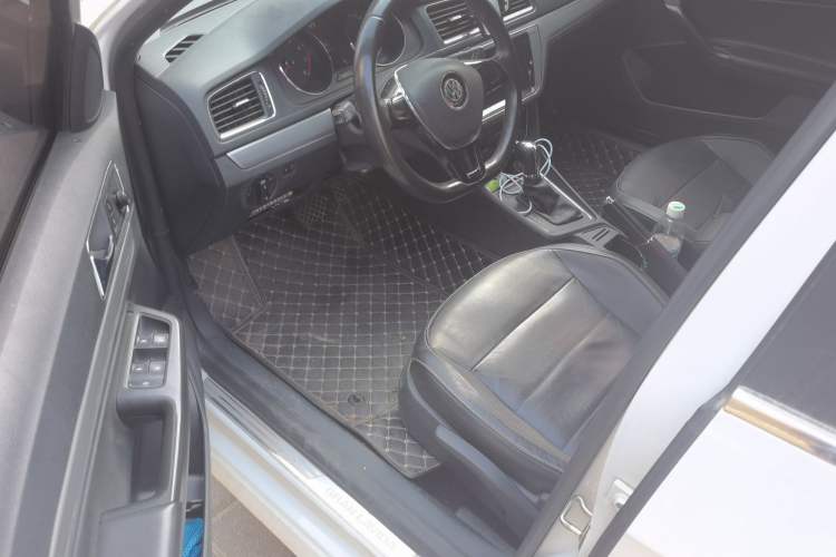 Used Volkswagen Gran Lavida 2015 1.6L Automatic Comfort Edition
