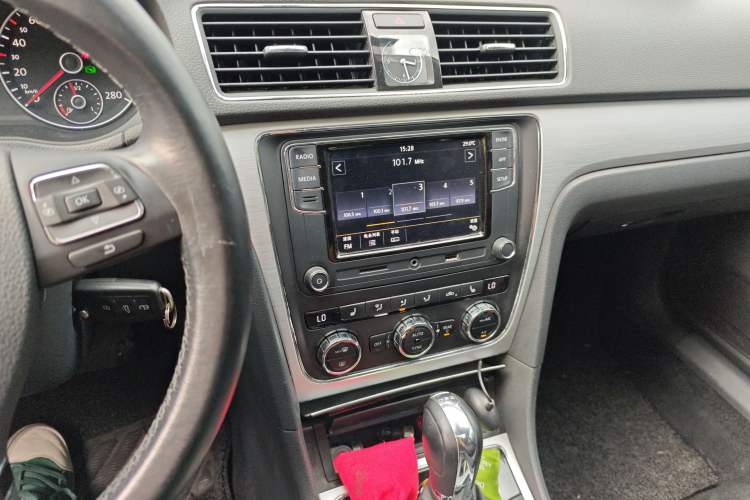 Used Volkswagen Passat 2015 1.8TSI DSG Prestige Edition Audio And AC Panel