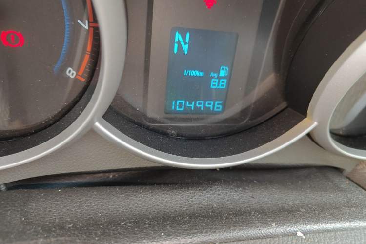 Used Chevrolet Cruze 2013 1.8L SE AT Odometer Close Up