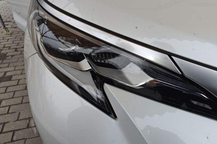Used Toyota SIENNA 2021 2.5L Hybrid Ultimate Edition Right Front Headlight