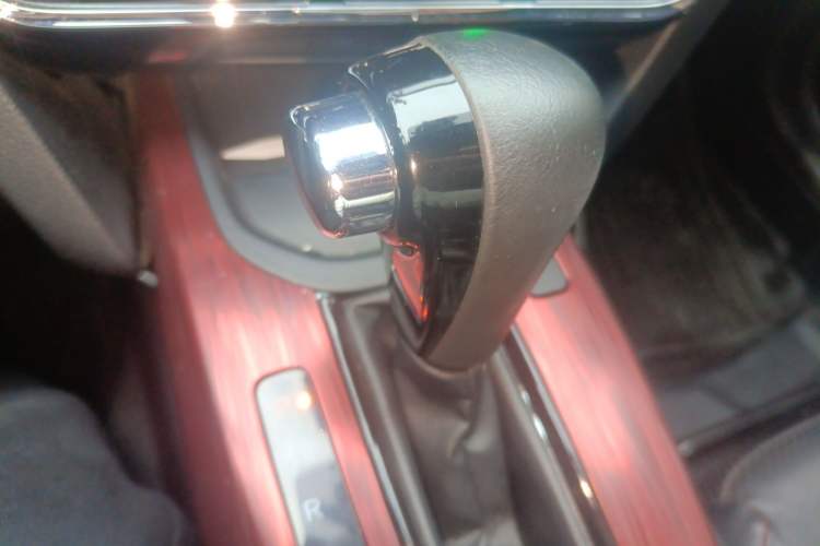 Used Honda XR-V 2017 1.8L VTi CVT Luxury Edition Gear Lever