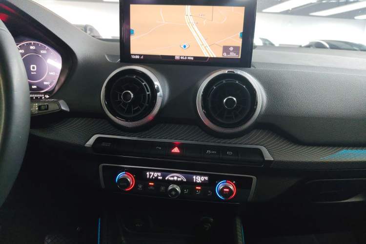 Used Audi Q2L e-tron 2022 Q2L e-tron Pure Electric Smart Enjoyment Model Audio And AC Panel