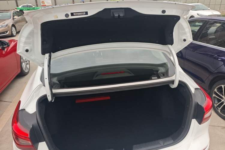 Used CHANGAN Eado 2019 High-Energy Edition 1.6L GDI Manual Pioneer Model China VI Standard