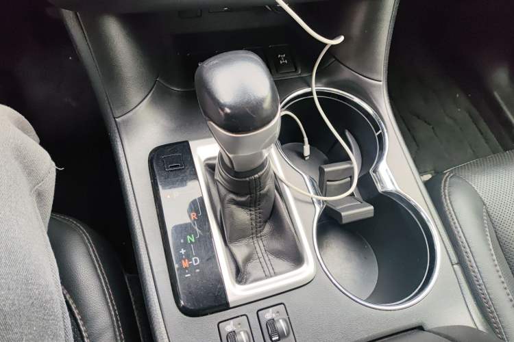 Used Toyota Highlander 2018 2.0T Four-Wheel Drive Prestige Version 7 Seats China V Emission Standard