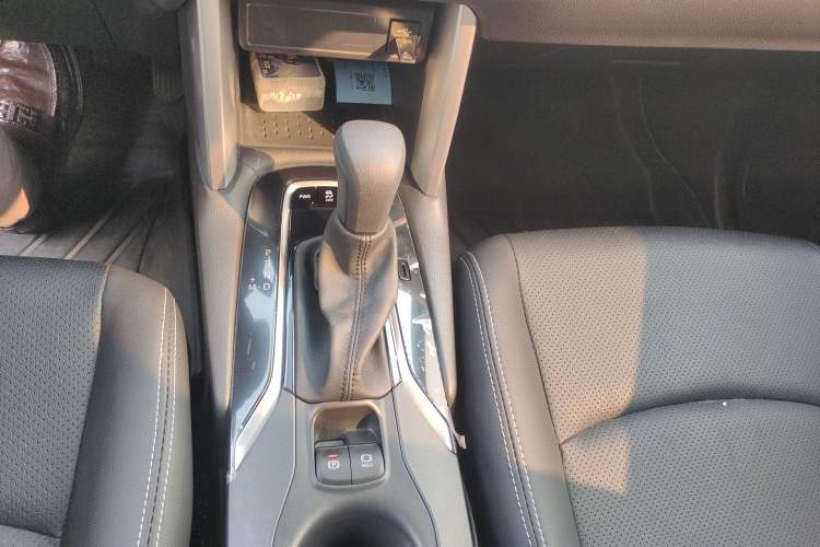 Used Toyota Corolla Cross 2022 2.0L Elite Edition Gear Lever