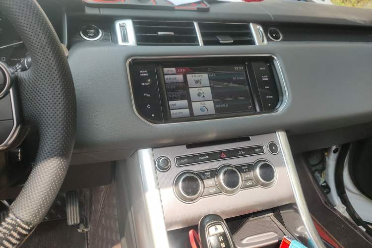 Used Land Rover Range Sport 2015 3.0 SDV6 HSE Audio And AC Panel