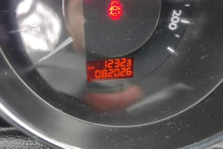 Used Peugeot 3008 2015 2.0L Automatic Trend Edition Odometer Close Up