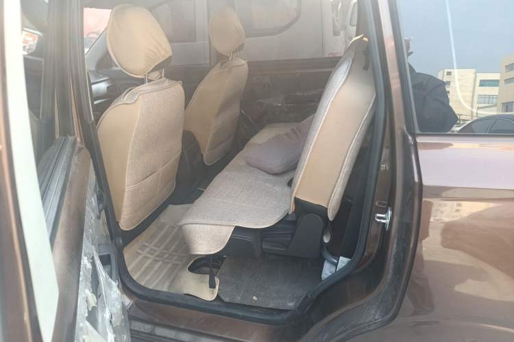 Used Wuling Hongguang 2019 1.5L S Basic Version China VI Standard LAR Left Rear Seat