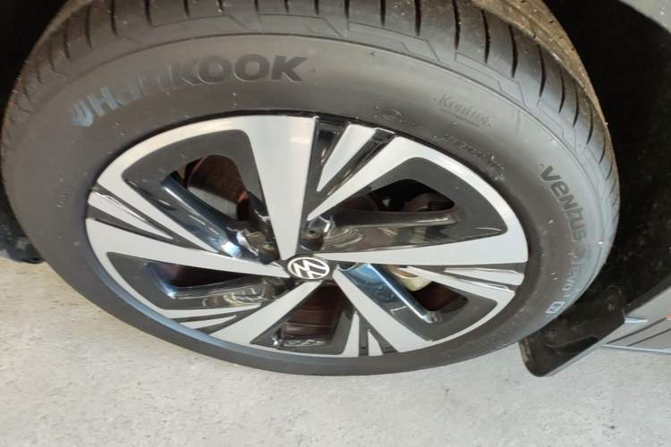 Used Volkswagen ID.6 CROZZ 2021 Long-Range PRO Edition Left Front Wheel Hub