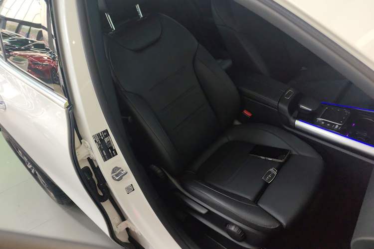 Used Mercedes-Benz GLA 2022 Facelifted GLA 200 Right Front Seat