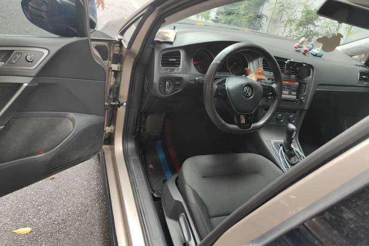 Used Volkswagen Golf 2015 1.4TSI Automatic Comfort Model Driver Seat