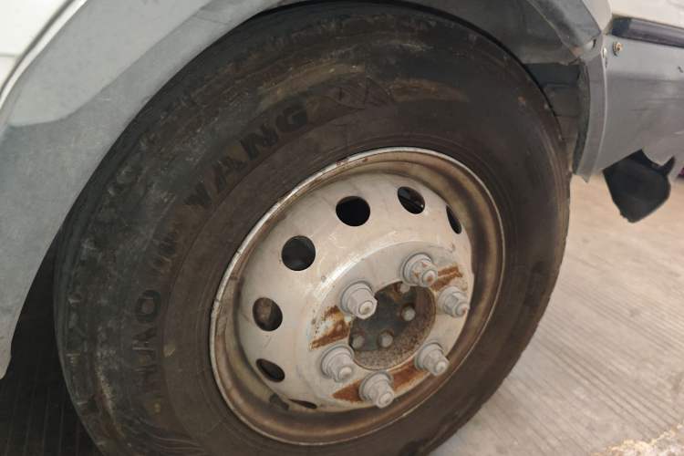 Used Iveco Daily 2017 2.8T V35 Box Truck 3 Seats 43S5
