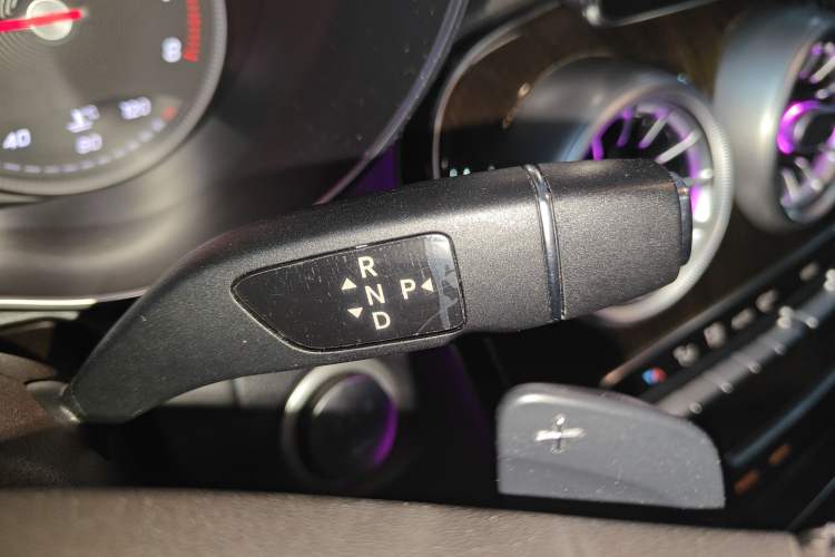 Used Mercedes-Benz GLC 2017 GLC 260 4MATIC Dynamic Edition Gear Lever