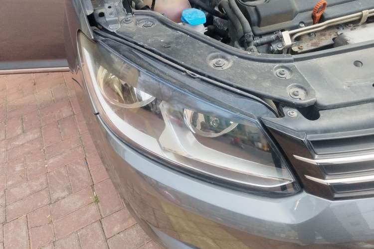 Used Volkswagen Touran 2011 1.4T DSG Zhiya Edition 5 Seats Right Front Headlight