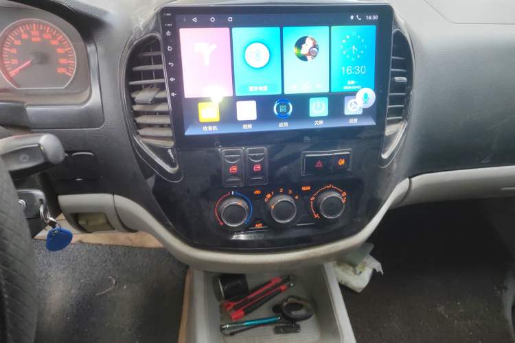 Used FORTHING Lingzhi 2016 V3 1.5L 7-seat Standard Model China IV Standard