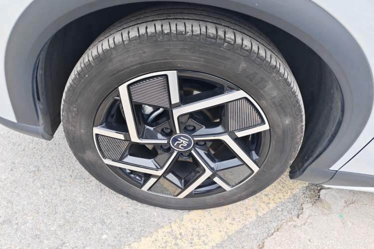 Used BYD Yuan PLUS 2022 510 km Flagship Version Left Front Wheel Hub