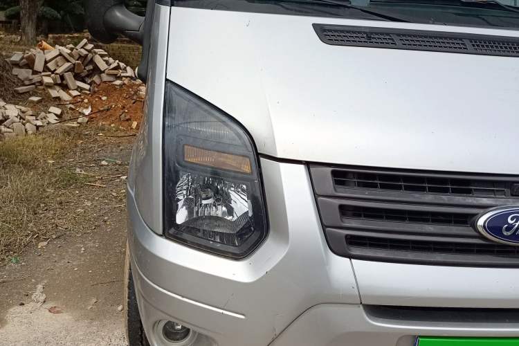 Used Ford Transit Custom 2016 2.2T Short-Wheelbase 6-Seater Mid-Roof Multi-Purpose Vehicle