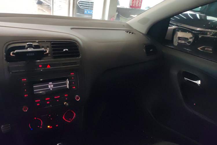 Used Volkswagen Polo 2016 1.4L Automatic Trendy Model
