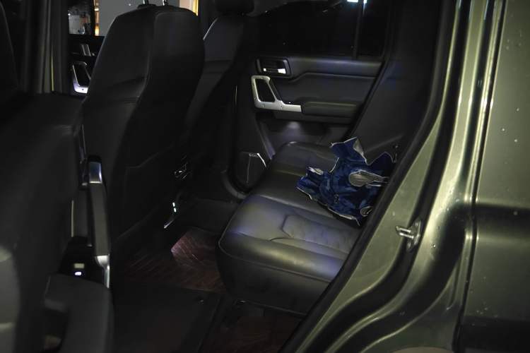 Used 212 T01 2024 2.0T Explorer
