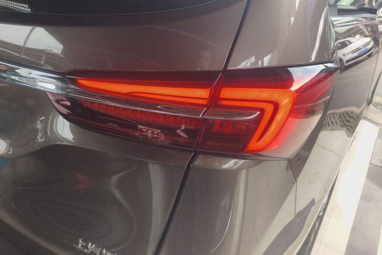 Used Buick GL8 2023 Land Executive Class Comfort Model Exterior 3