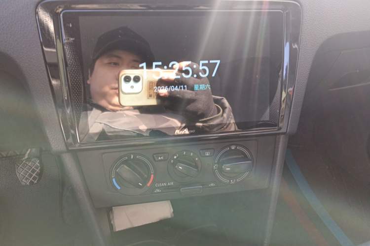 Used Skoda Rapid 2018 1.4L Manual Standard Edition Audio And AC Panel