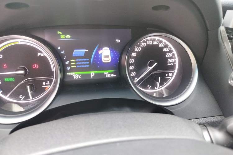 Used Toyota Camry 2018 Dual-Engine 2.5 HG Luxury Edition Odometer Close Up