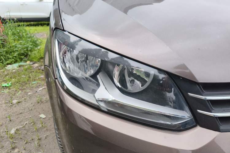 Used Volkswagen Touran 2013 1.4T DSG Comfort Edition 5-Seater Right Front Headlight