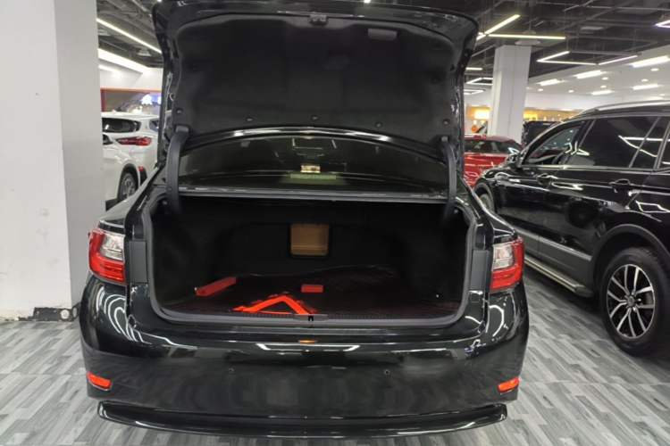 Used Lexus ES 2015 200 Elite Edition Trunk